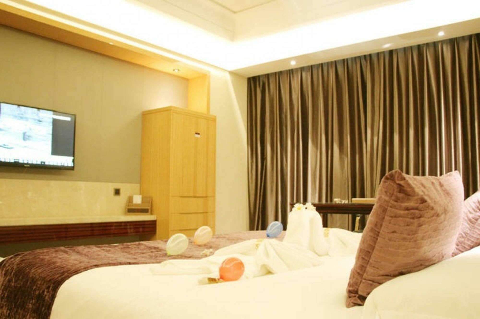 Swan Lake Recreation Hotel Foshan Exterior foto